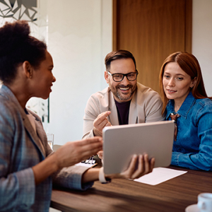 Travailler avec un conseiller financier ou un planificateur financier.